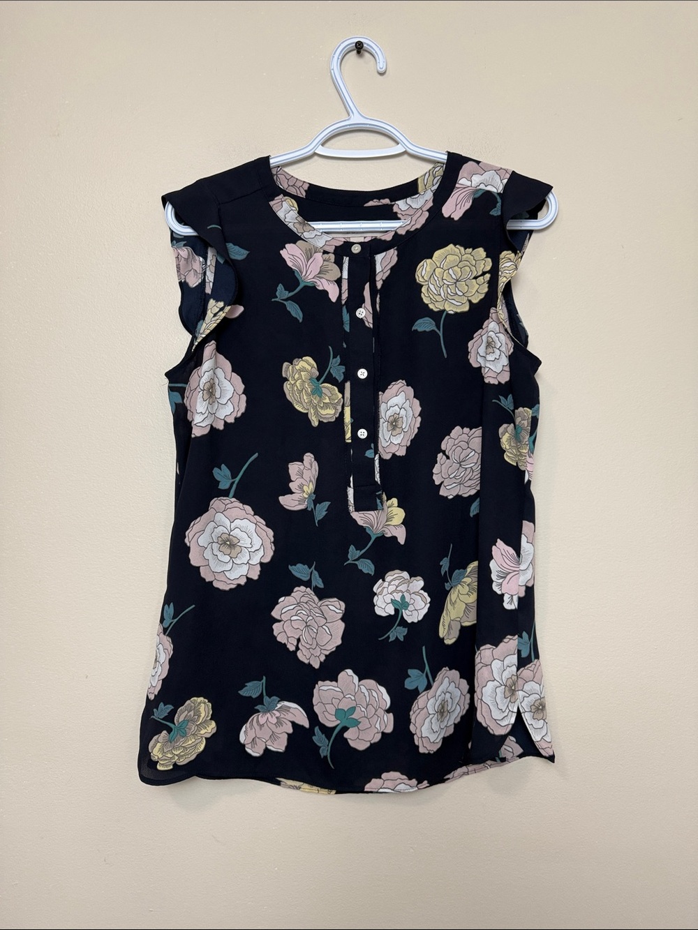LOFT Black Floral Ruffle Cap-Sleeve Button Front Camisole size M